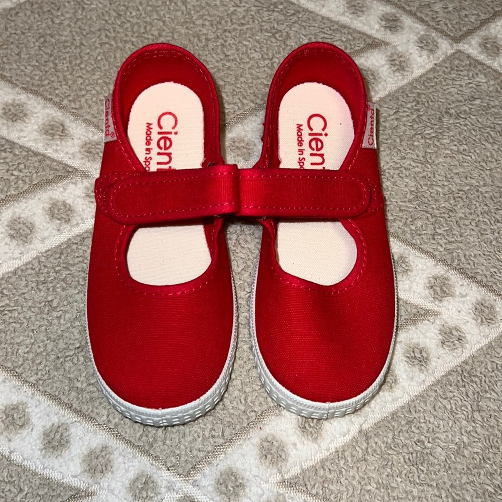 Cienta red Mary janes in size 25